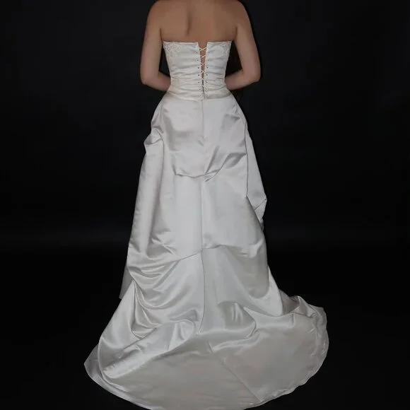 Floor Sample US 2 Cymbeline Strapless Beaded Lace Corset Two-Piece Gown